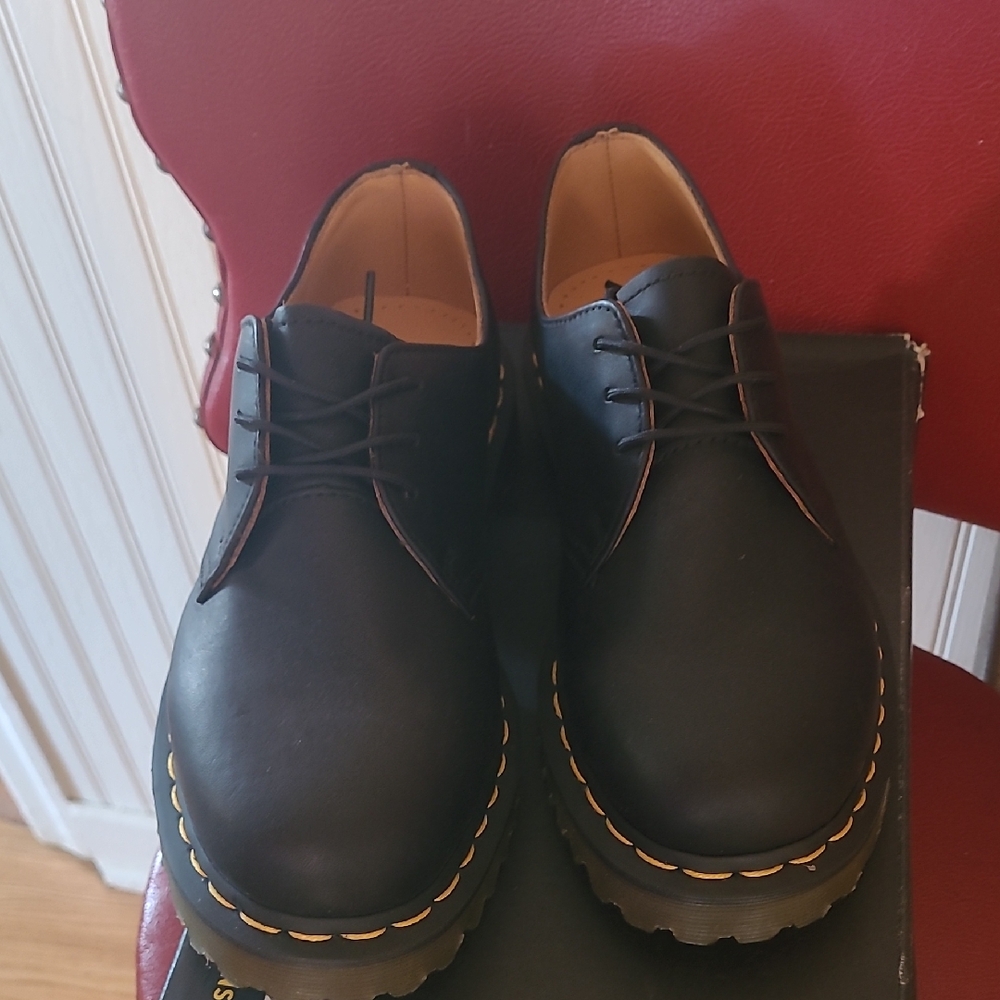 EUC Dr. Martens Black Leather Oxfords